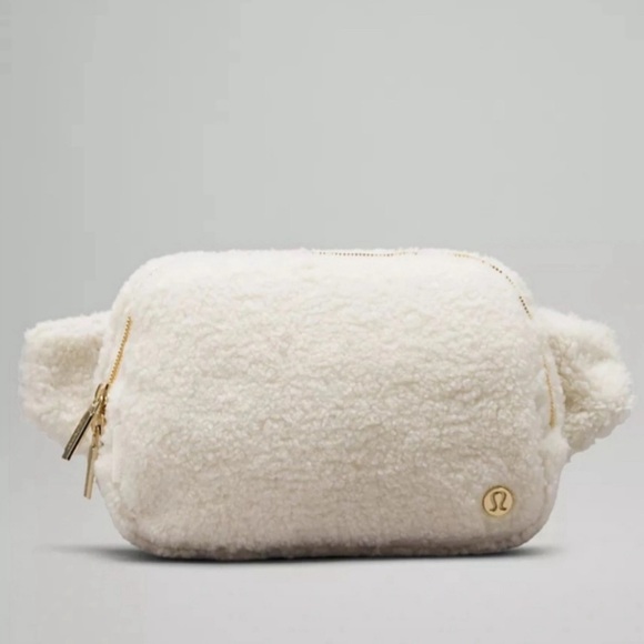 Lululemon cream/white sherpa fanny pack - Picture 2 of 5